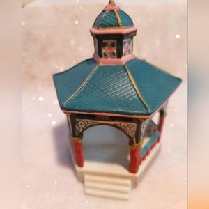 Dickensvale Lexmax new gazebo 33096